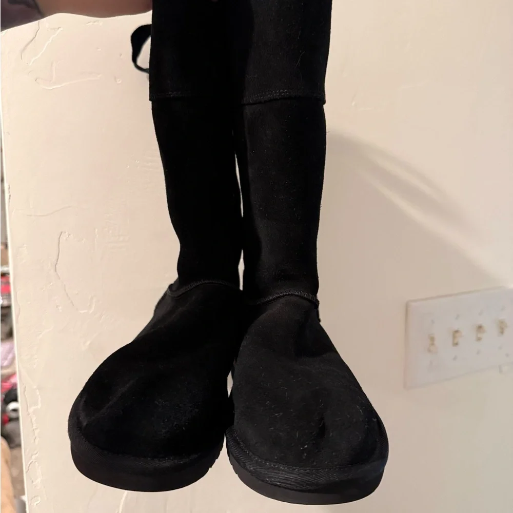 Koolaburra by Ugg size 7 black lace up boots fuzzy | black fuzzy boots